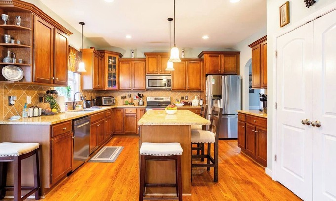 Moseley House | Beautiful and Spacious home w/Outdoor Kitchen