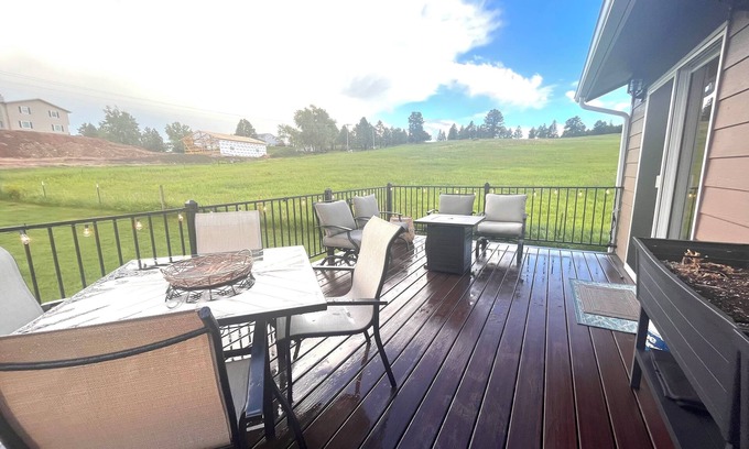 Colonial Pine Hills House | Beautiful and Spacious Getaway Nestled in the Black Hills, close to attractions