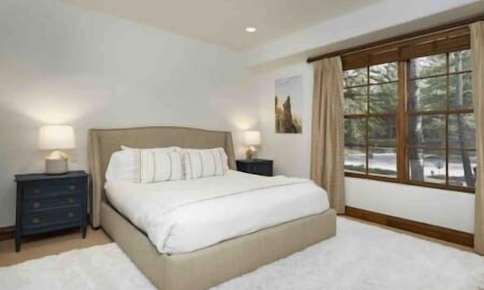 Aspen House | BEAUTIFUL AND SPACIOUS HOME-MOROON CREEK GOLF CLUB