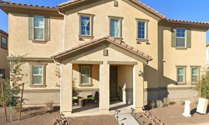 Canyon Trails House | Beautiful and Spacious 5-bedroom home in Goodyear, Az! right by the I-10 and 303
