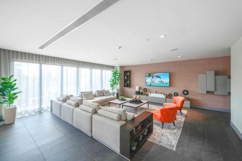 Doral Apartment | Beautiful and Stylish Condo Close The Doral Park