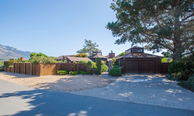 Stinson Beach House | Beautiful and unique four bedroom home on the Seadrift lagoon