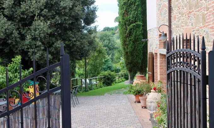 Popoltaio-Schiacciato Villa | Beautiful apartment in villa for 9 people with A/C, pool, WIFI, TV, patio and parking