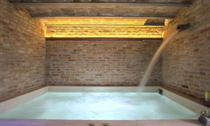 Pieve a Nievole Apartment | Beautiful apartment for 4 guests with hot tub, WIFI, pool, TV, patio, pets allowed and parking