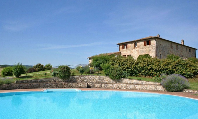 Monteroni d'Arbia Apartment | Beautiful apartment for 2 guests with WIFI, pool, panoramic view and parking, close to Siena