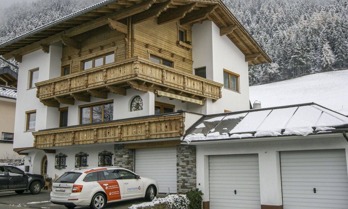 Bruck am Ziller Apartment | Beautiful apartment for 4 people with WIFI, TV, balcony and parking