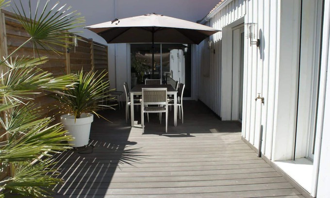 Piraillan Apartment | Beautiful apartment with large terrace in Piraillan Lège Cap Ferret