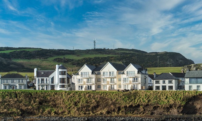 Bushmills Apartment | Beautiful apartment in Portballintrae w/Sea Views