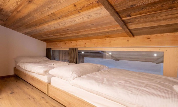 Saas Almagell Apartment | Beautiful apartment for 7 people with WIFI, hot tub, TV and balcony