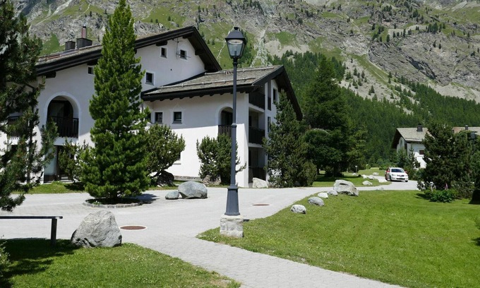 Sils-Maria Apartment | Beautiful apartment for 4 people with WIFI, TV, balcony, pets allowed and parking