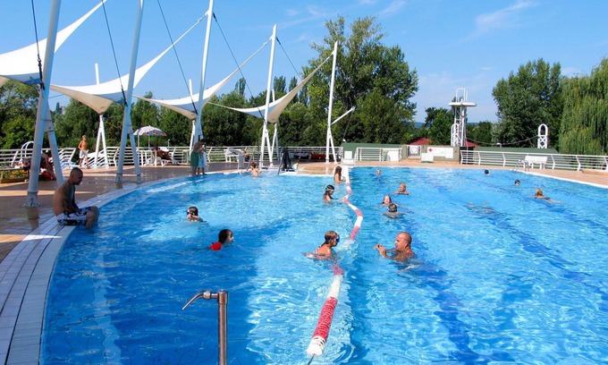 Balatonfured House | Beautiful apartment in villa for 5 people with pool, A/C, WIFI, terrace and parking