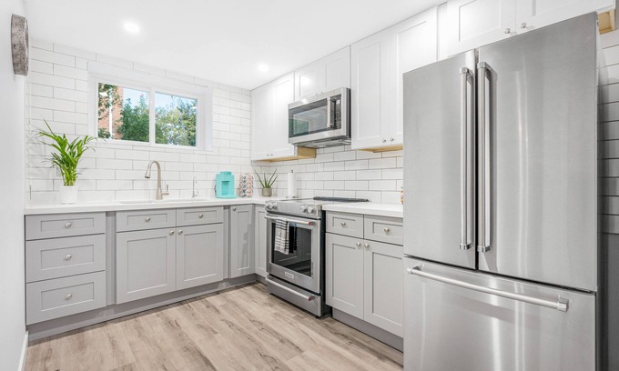 Alcona House | Beautiful Apartment 5 minutes from Innisfil beach