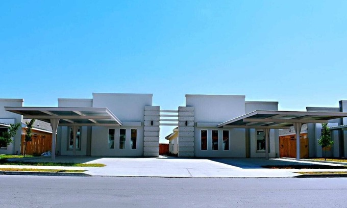 Weslaco Apartment | Beautiful apartment 9 min to Mercedes outlets