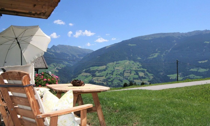 Emberg Apartment | Beautiful apartment for 5 people with WIFI, TV and terrace