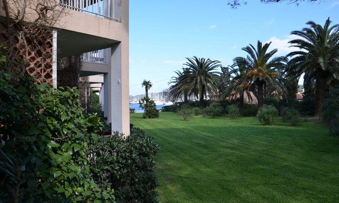 Porquerolles Apartment | Beautiful apartment between village and beaches - functional and quiet