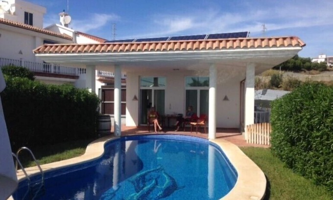 Rio Velez House | Beautiful apartment by the pool - 200 m to the sea