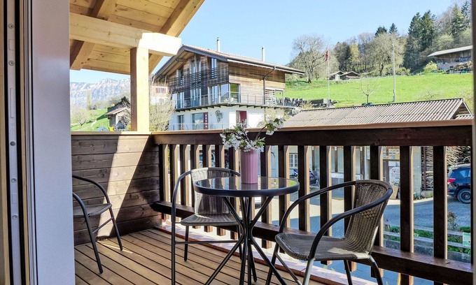Krattigen Apartment | Beautiful apartment for 5 guests with WIFI, TV, balcony and panoramic view