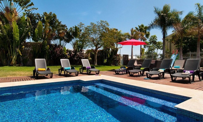 Sonnenland House | Beautiful apartment in villa for 8 guests with WIFI, private pool, TV, patio and parking
