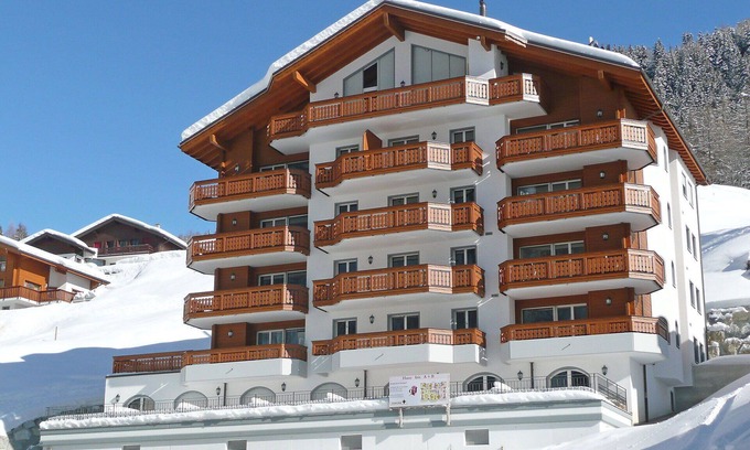 Leukerbad Apartment | Beautiful apartment for 4 people with hot tub, WIFI, TV, balcony and parking