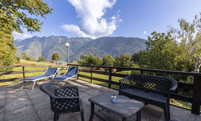 Morbegno Apartment | Beautiful apartment for 4 people with WIFI, terrace, pets allowed and parking