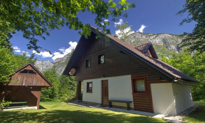Ukanc Apartment | Beautiful apartment for 5 guests with TV, patio and parking