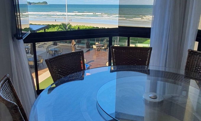 Itapema Apartment | Beautiful apartment facing the sea