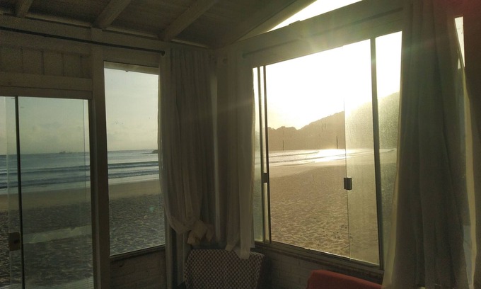 Barra da Lagoa Apartment | Beautiful apartment facing the sea