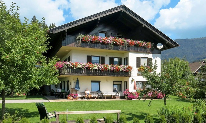 Arriach Apartment | Beautiful apartment for 4 guests with WIFI, TV and balcony