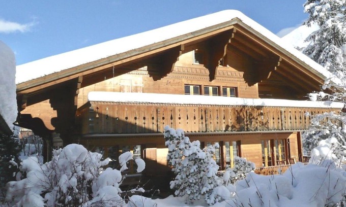 Lauenen Apartment | Beautiful apartment for 6 guests with WIFI and pets allowed
