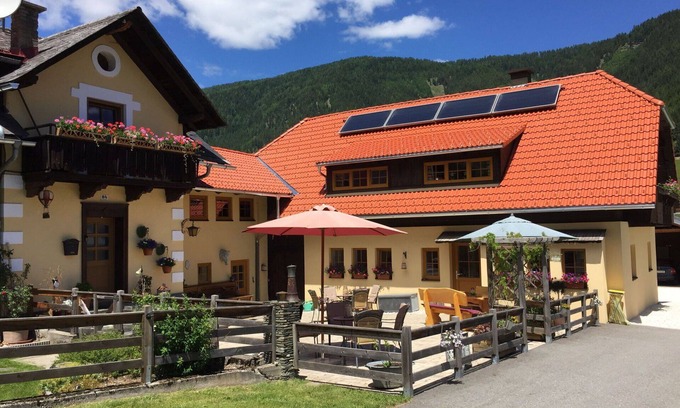 Gnesau Apartment | Beautiful apartment for 5 guests with hot tub, WIFI, TV, patio, pets allowed and panoramic view
