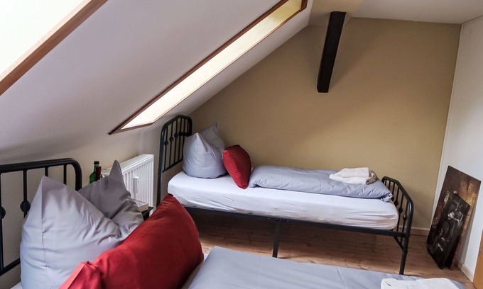Waltersdorf Apartment | Beautiful apartment for 5 people with WIFI, TV, pets allowed and parking