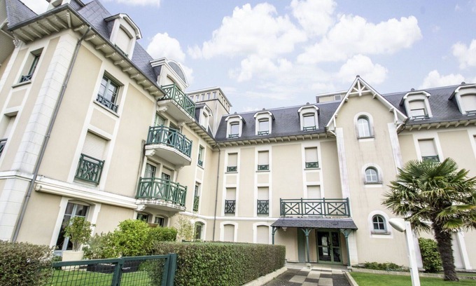 Saint-Igneuc Apartment | Beautiful apartment for 4 guests with WIFI, TV, patio, pets allowed and parking