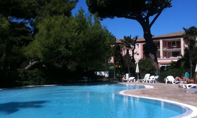 Giens Apartment | BEAUTIFUL APARTMENT FOR 6 PEOPLE ON THE WATER