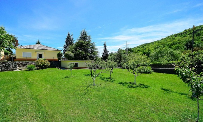 Mihotici Apartment | Beautiful apartment for 2 guests with WIFI, A/C, TV, terrace and parking