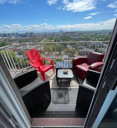 Shaughnessy Village Apartment | Beautiful APARTMENT - GORGEOUS VIEW of the city - 7 MINUTE WALK TO METRO - SELF CHECK IN