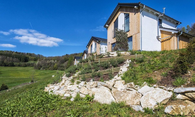 Mistelgau House | Beautiful apartment in villa for 6 guests with WIFI, TV, terrace and pets allowed