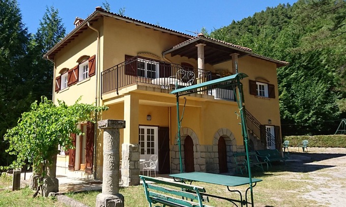 Annot Apartment | Beautiful apartment in a house in the heart of Provence