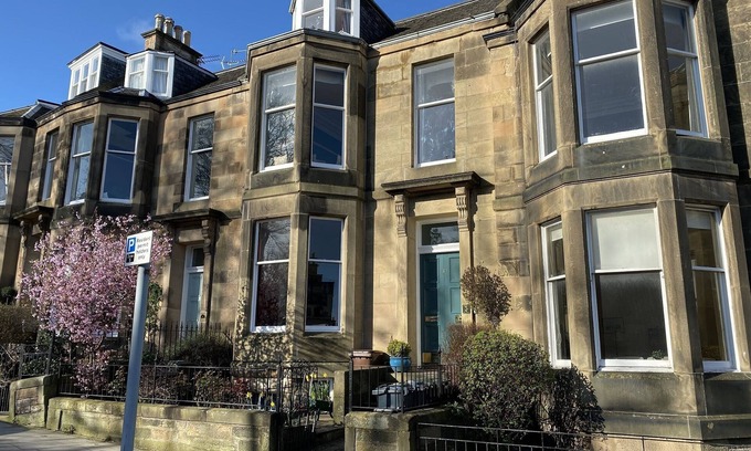 Stockbridge Apartment | Beautiful Apartment in Edinburgh's Historic New Town