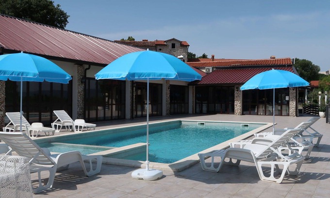 Krsan Villa | Beautiful apartment in villa for 6 guests with pool, A/C, WIFI, TV, patio, pets allowed and park.