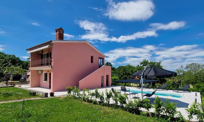 Strmac Apartment | Beautiful apartment in Labin with WiFi