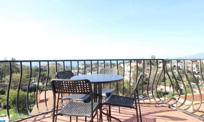 Cerrado de Calderon Apartment | Beautiful apartment in Malaga with pool, garden, parking, terrace and sea views