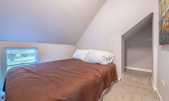 Back of the Yards Apartment | Beautiful Apartment in Chicago