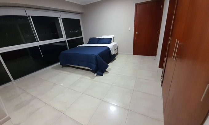 Las Penas Apartment | Beautiful Apartment, Las Penas - Riverfront II