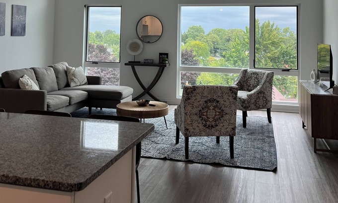 Wyandotte Apartment | Beautiful apartment located at the center of Wyandotte. Stay at the W Lofts!