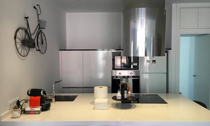 Carabanchel Apartment | Beautiful apartment near Madrid Rio with parking space