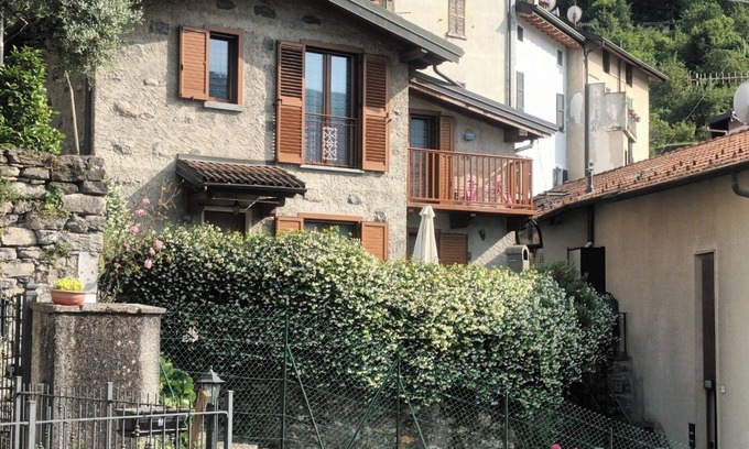 Lezzeno House | Beautiful apartment on Lake Como with private garden and lake view