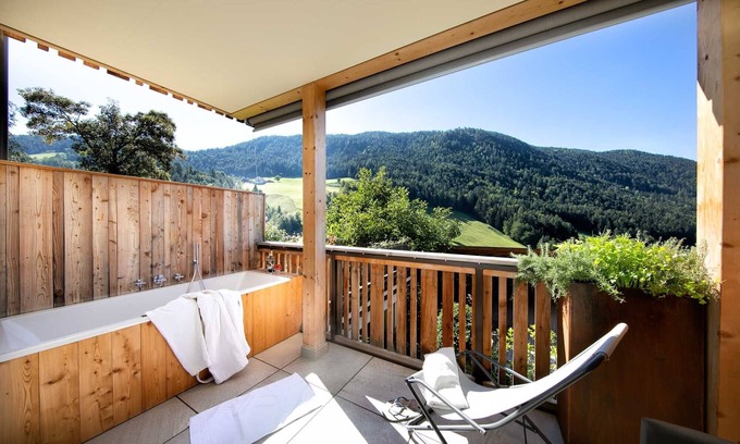 Collepietra Apartment | Beautiful Apartment “Sonnleiten Sonnenadler 2" with Mountain View