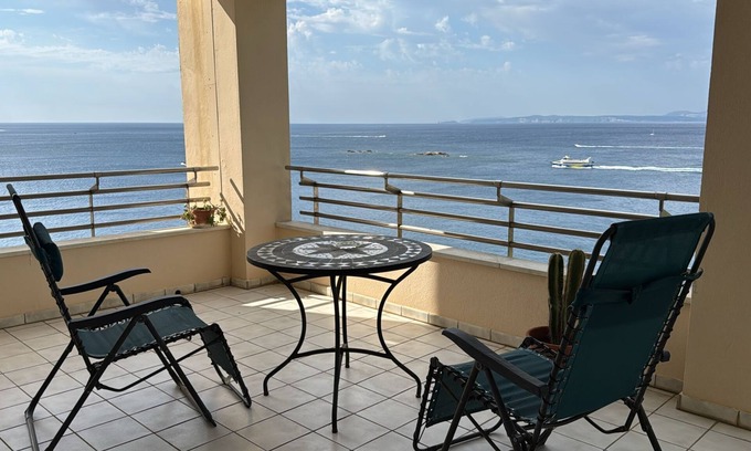 Almadraba-Canyelles Apartment | Beautiful apartment terrace by the sea ROSAS