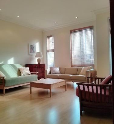 Mortlake Apartment | Beautiful apartment underground parking, balcony in Kew, Richmond Archives London