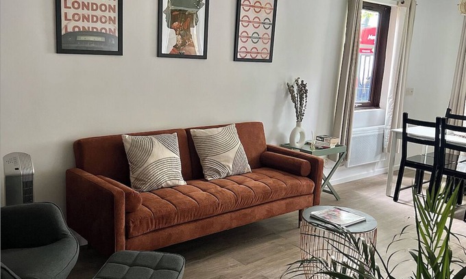 Barnhill Apartment | Beautiful apartment w/FREE parking 10 min - Wembley Stadium & 20 mins - London